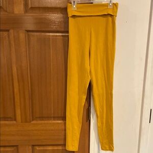 EUC! Zenana Premium Outfitters Mustard Yellow Leggings, size M!